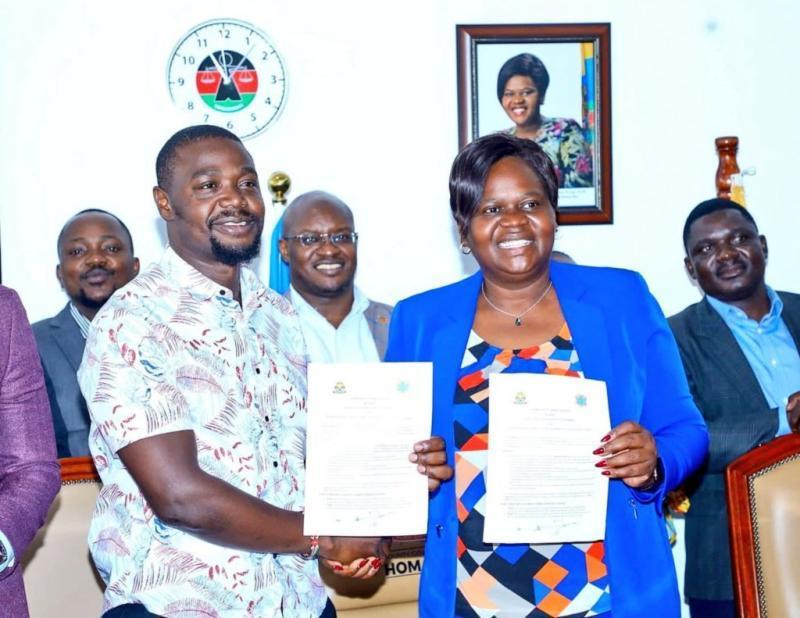 File image of Homa Bay Governor Gladys Wanga with KMPDU Secretary Davji Atellah.
